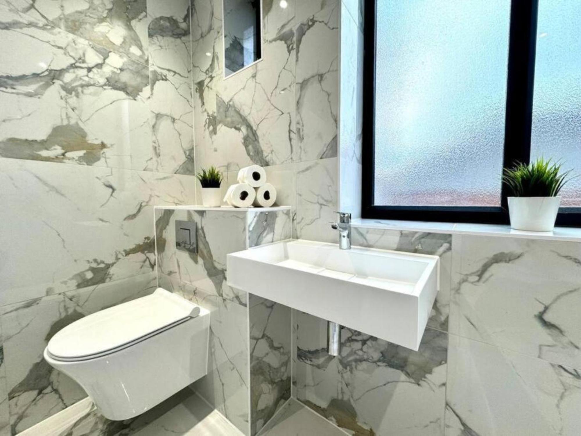 New 2 Bedroom Ground Floor Easy Access Апартаменты