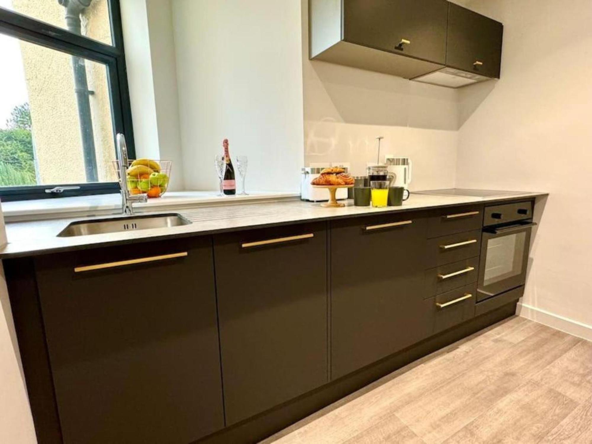 New 2 Bedroom Ground Floor Easy Access Апартаменты